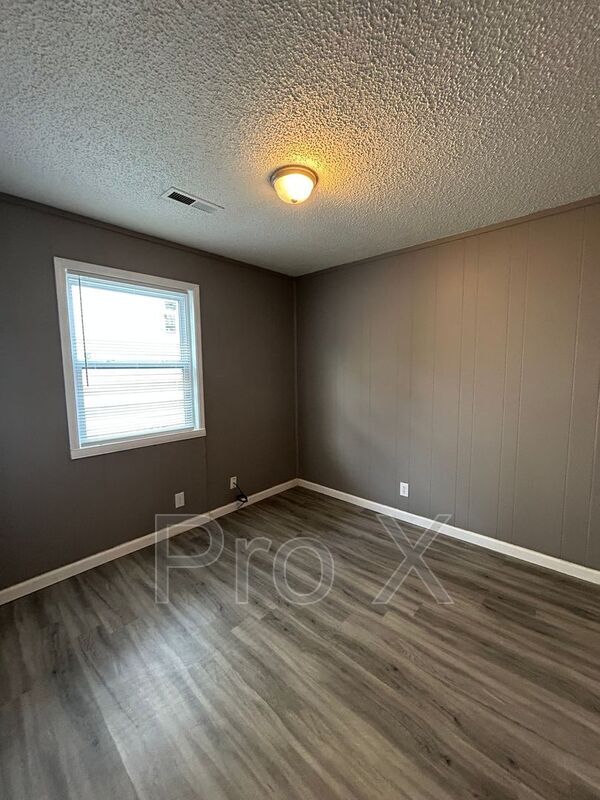 Building Photo - 409 Park St