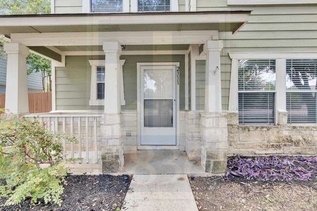 Building Photo - 2311 Bluffstone Dr