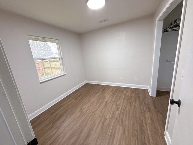 Building Photo - Freshly Updated Home on a Quiet Street with Large Yard!