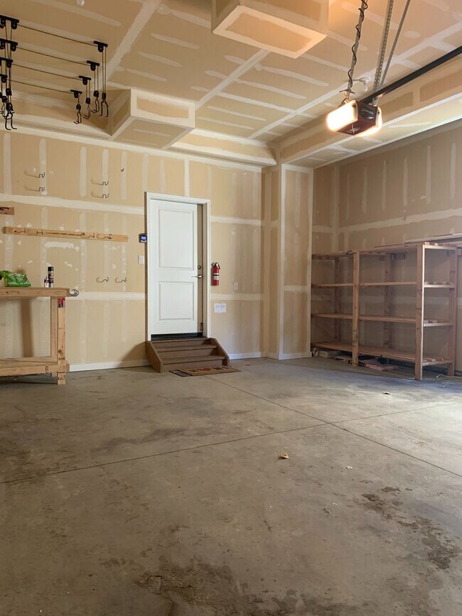 Building Photo - Gorgeous home in Louisville!