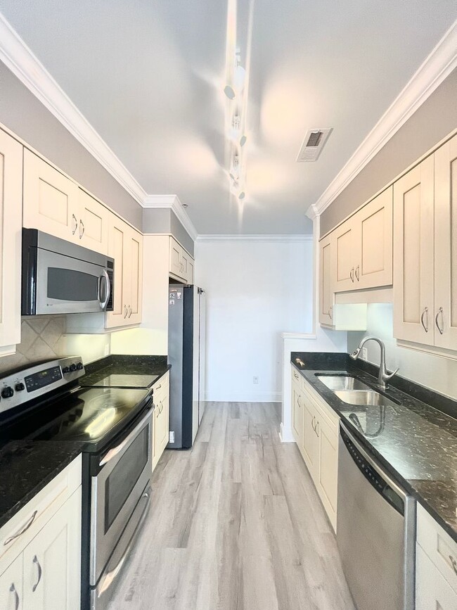 Building Photo - Mayfaire Townview 3rd floor 2BR unit with ...
