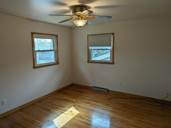Building Photo - 2283 Grandview Dr