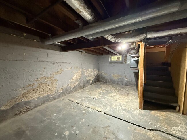 Building Photo - Charming 3-Bedroom Single Family Home in C...