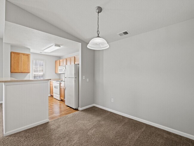 Building Photo - Comfortable 1 Bedroom 1 Bath*********Castle Schools**********Walking Trails