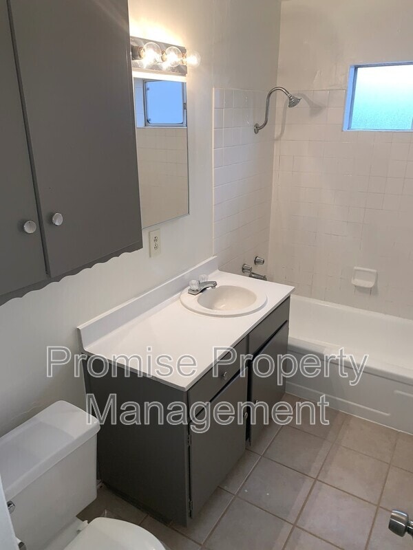 Building Photo - 505 S Myers St