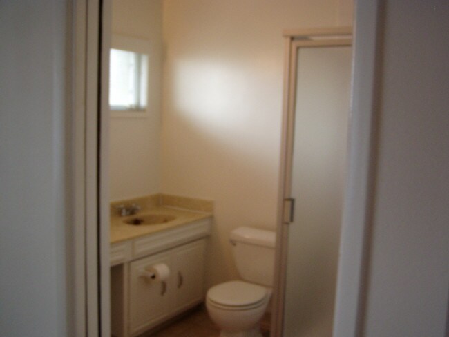 Building Photo - 10854 Reseda Blvd