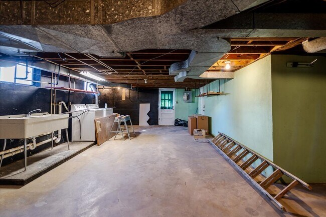 Building Photo - 2510 Tillett Rd SW