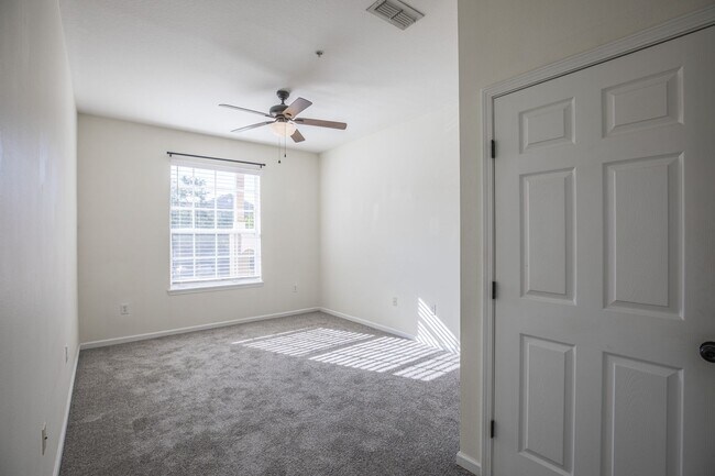 Building Photo - Stone Bridge