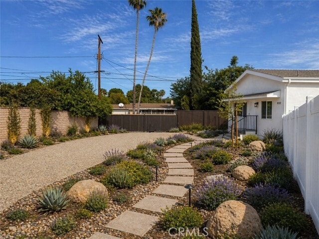 Building Photo - 9132 Balcom Ave