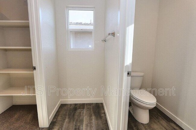 Building Photo - 716 Franklin St