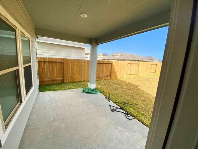 Building Photo - 6939 Escondido Dr