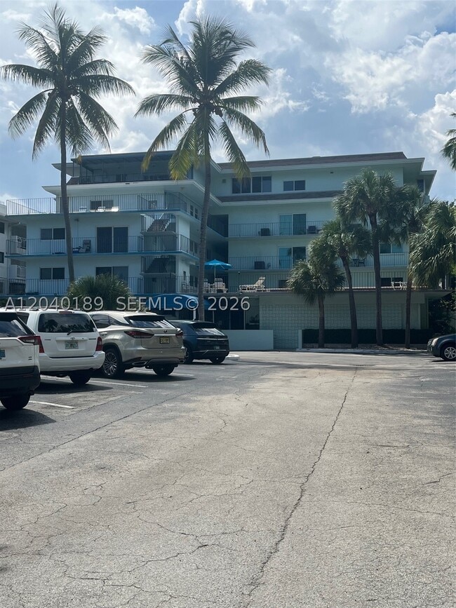 Building Photo - 2539 S Bayshore Dr