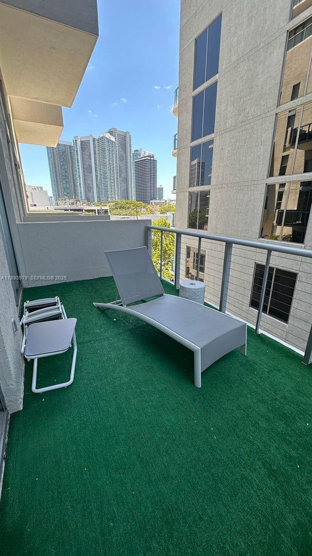 Building Photo - 3449 NE 1st Ave