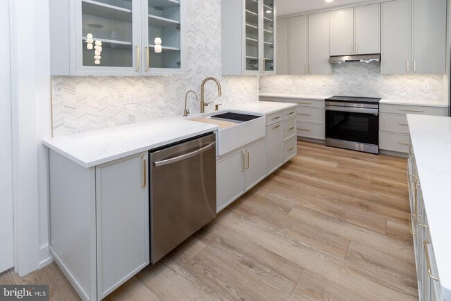 Building Photo - 17 Wilson St