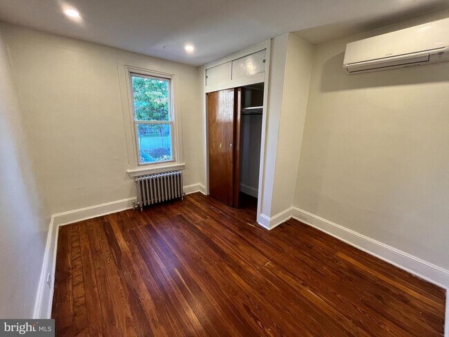 Building Photo - 419 Markle St
