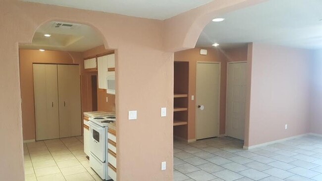 Building Photo - 3906 Balsa Ave