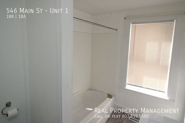 Building Photo - 546 Main St