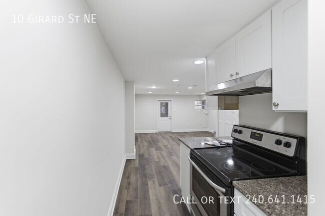 Building Photo - 10 Girard St NE