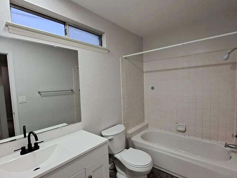 Building Photo - 4109 W Cornell Ave