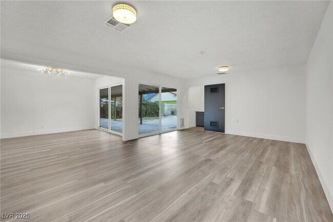 Building Photo - 1501 Strong Dr