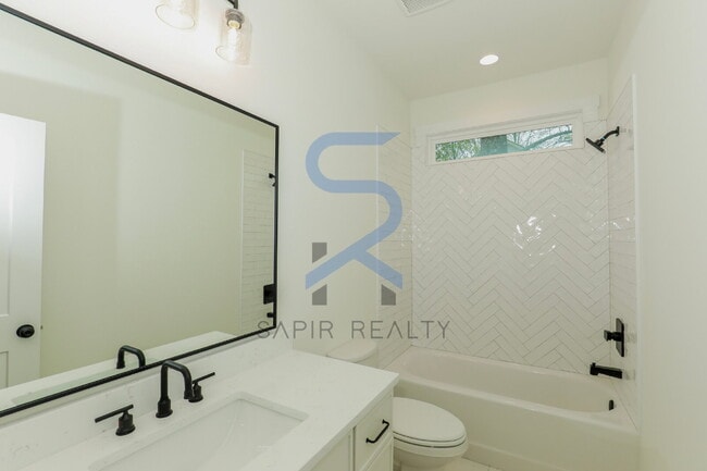 Building Photo - BRAND NEW 5BR MODERN FARMHOUSE | NEAR LAKE LANIER