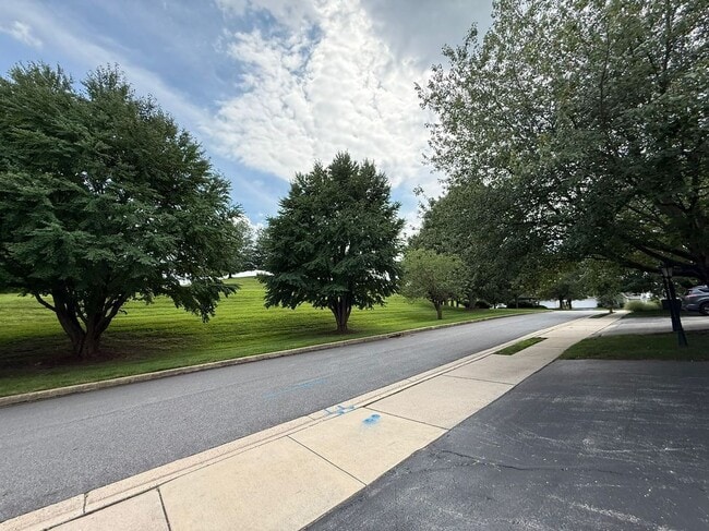 Building Photo - 426 Sumner Way