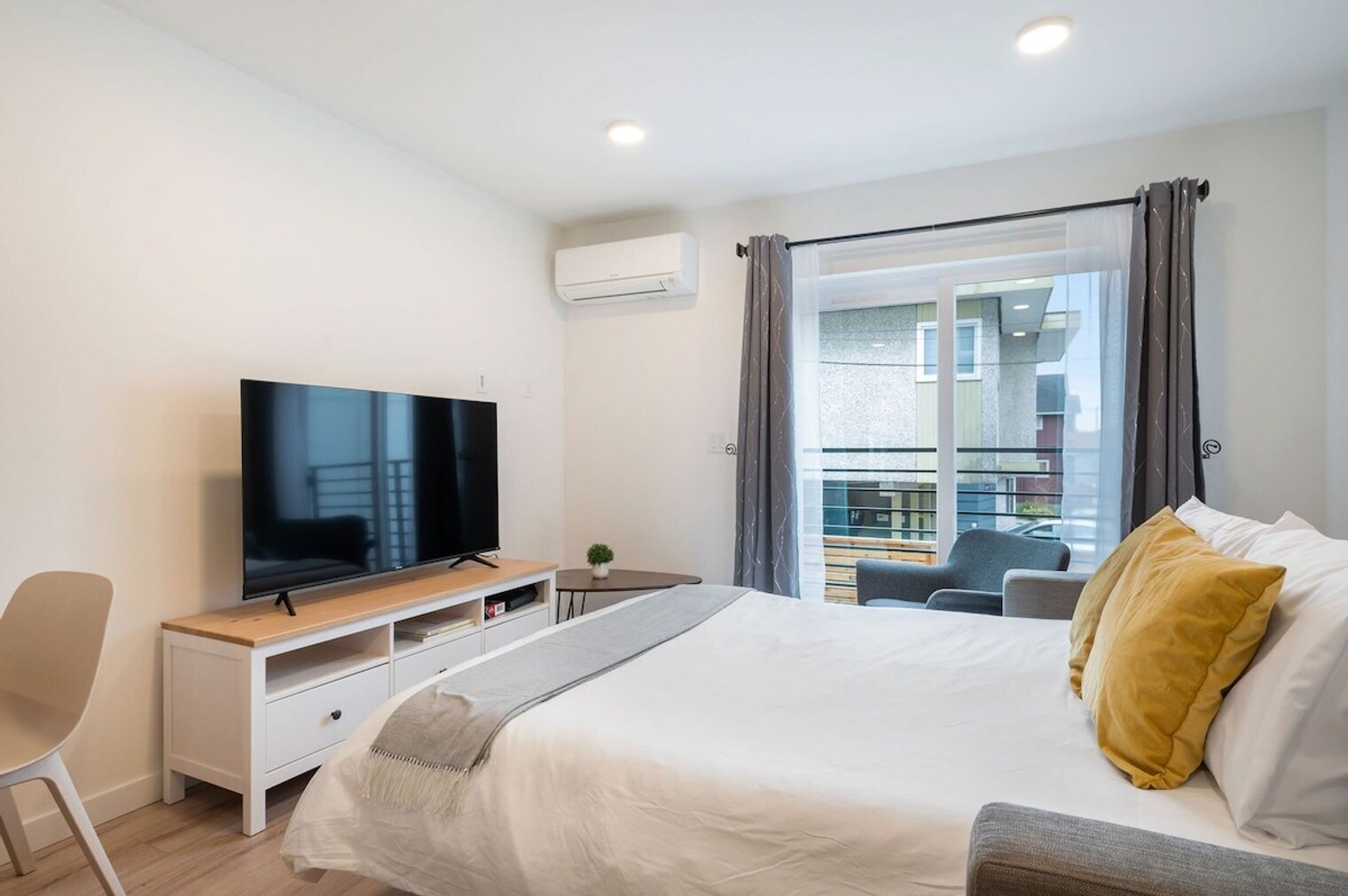 Building Photo - 4322 Winslow Pl N