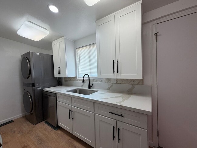 Building Photo - Beautiful 3 Bedroom/2 Bathroom Home for Rent/ $1800 Rent & $1800 Security Deposit