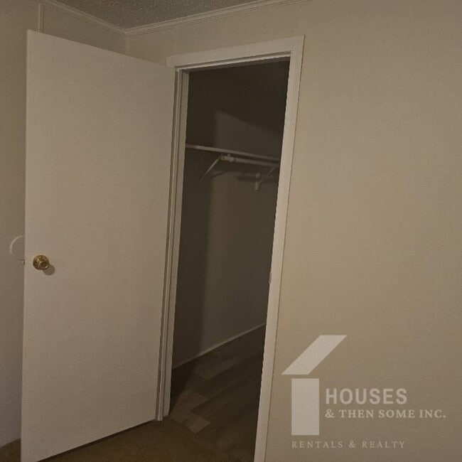 Building Photo - 224 Double Bridge Rd