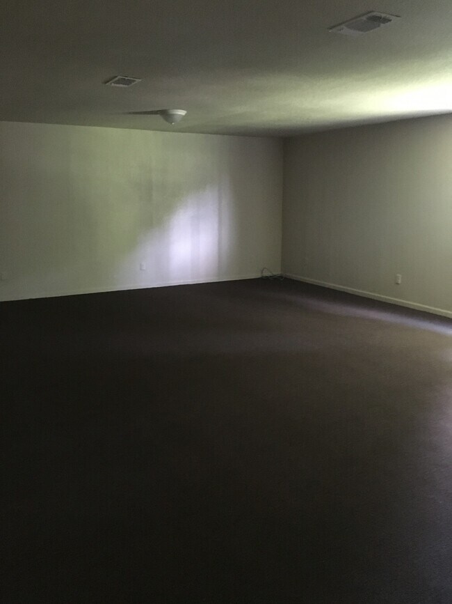 Building Photo - Section 8 only