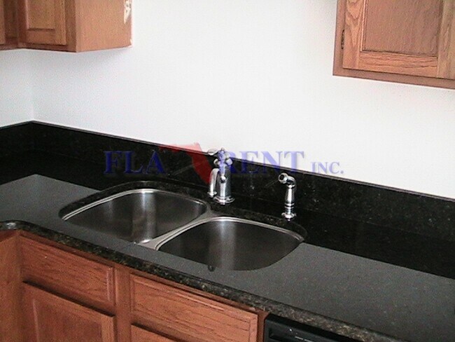 Building Photo - 1309 Groveland Ave