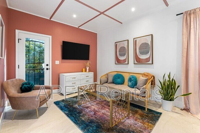 Building Photo - 2325 N Girasol Ave