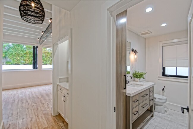 Building Photo - Completely Remodeled, Custom 3BR2BA Home w/ Spacious Floorplan, Amazing Indoor/Outdoor Space, Gat...