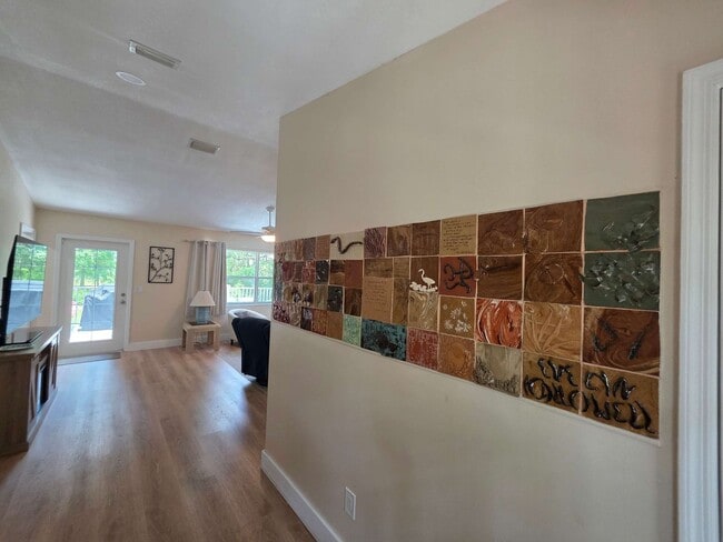 Building Photo - Vacation Home- on the Lake