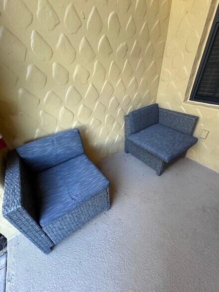 Building Photo - 9147 Delano St