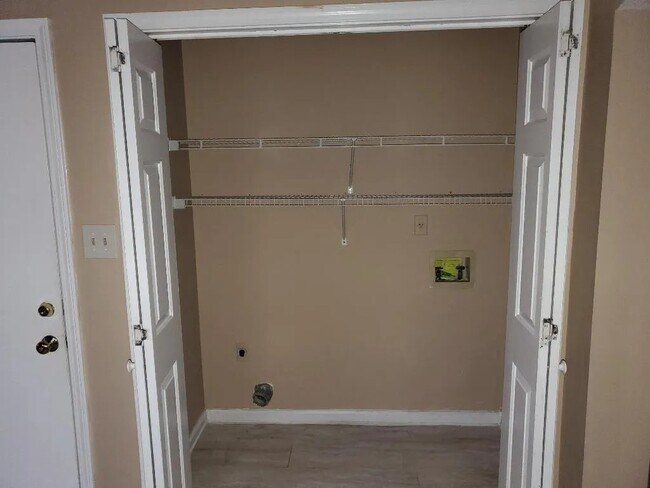 Building Photo - 6915 Brady Hill Dr