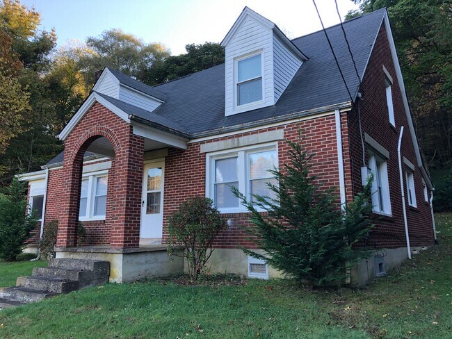 Building Photo - 418 Wilson Ridge Rd