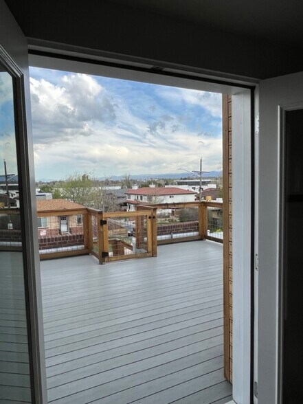 Building Photo - 2500 Winona Ct