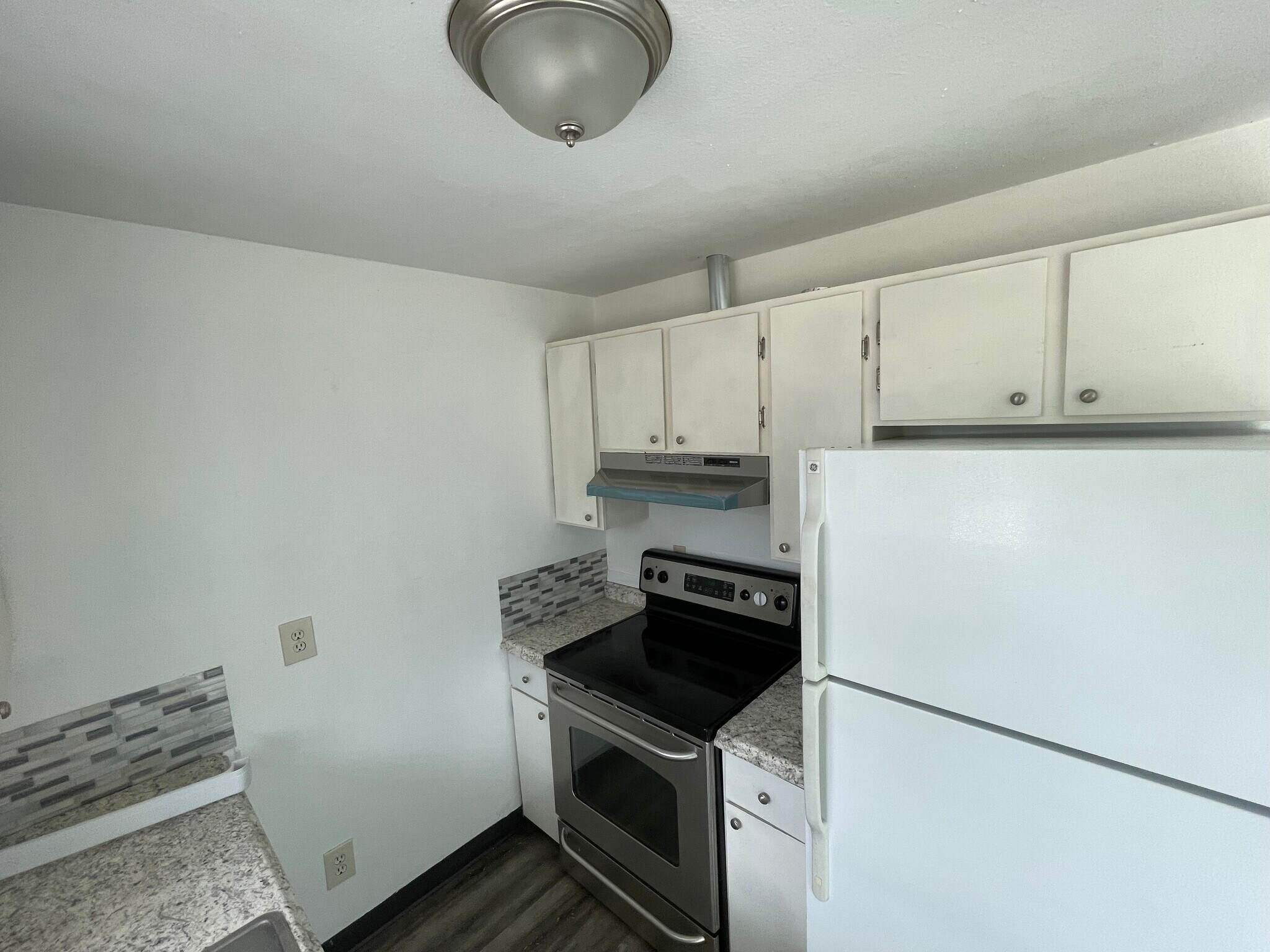 Kitchen - 3695 Fargo St