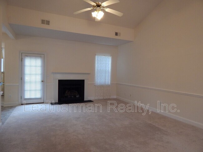 Building Photo - 2109 Elderberry Dr