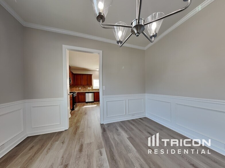 Building Photo - 3620 Long Lake Dr