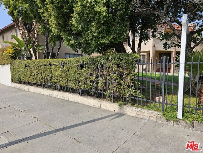 Building Photo - 1855 S Victoria Ave