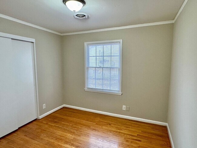 Building Photo - Charming 3-Bedroom Home with Cozy Living Spaces!