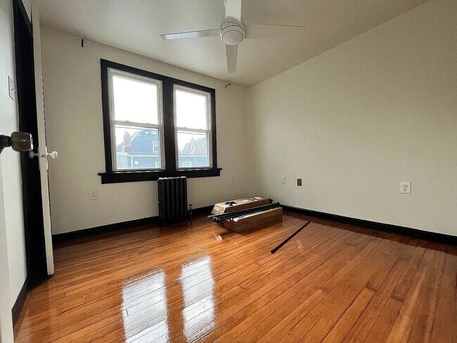 Building Photo - 10 Fairview Pl