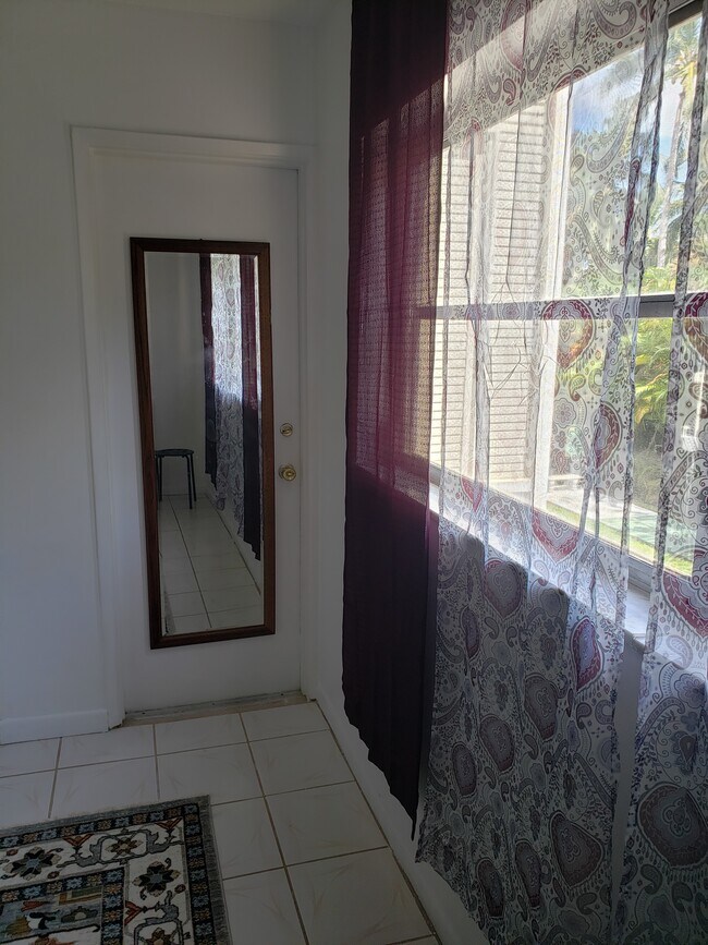 bedroom - 300 NE 14th Ave