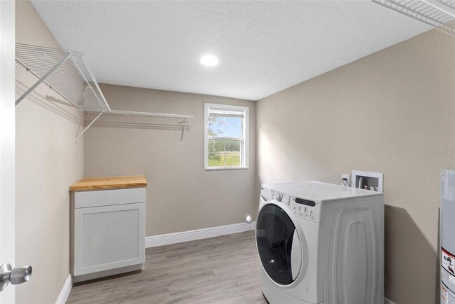 Building Photo - 15375 SE 64th Pl