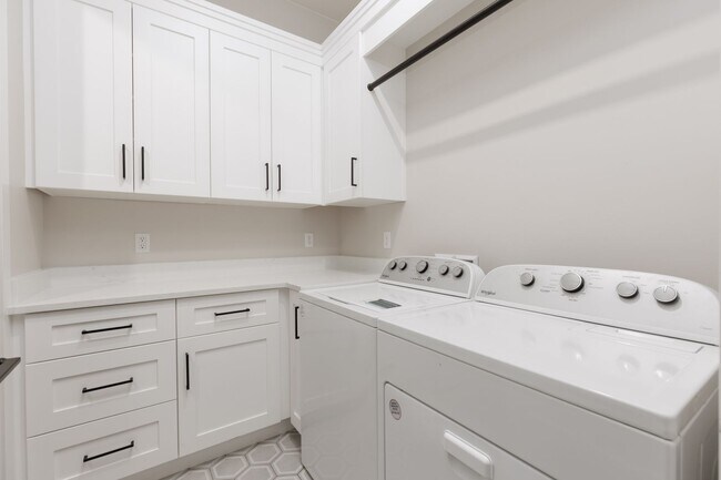 Building Photo - Wonderful 5 bedroom 4 bath home built by New Trend Construction