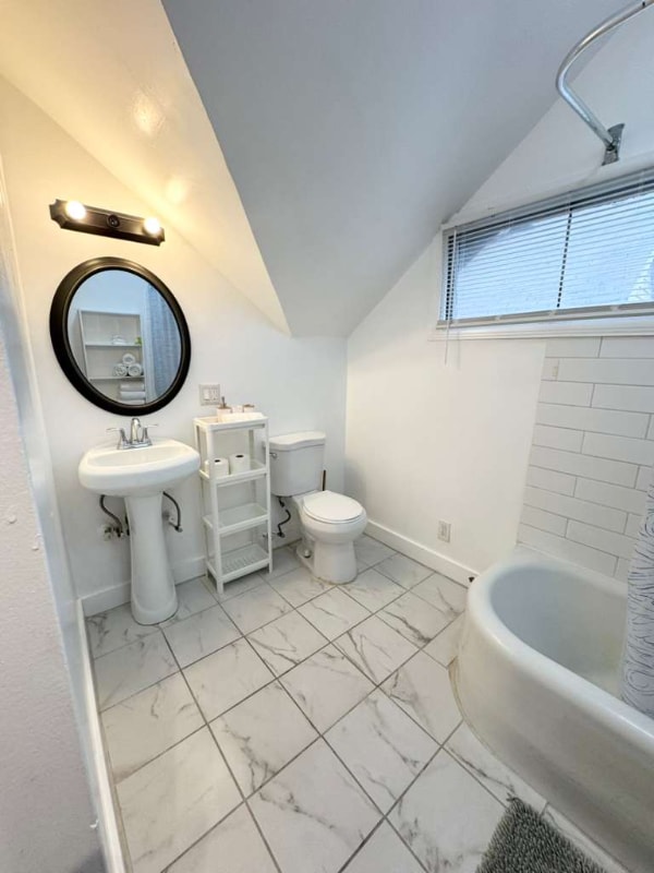 Building Photo - 6026 Barton Ave