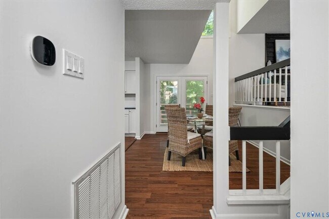 Building Photo - 3 Bedroom Townhome in Henrico!!!