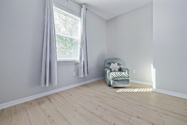 Building Photo - "Charming 3-Bedroom Retreat with Granite T...